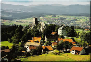 Luftaufnahme der Burg Weissenstein